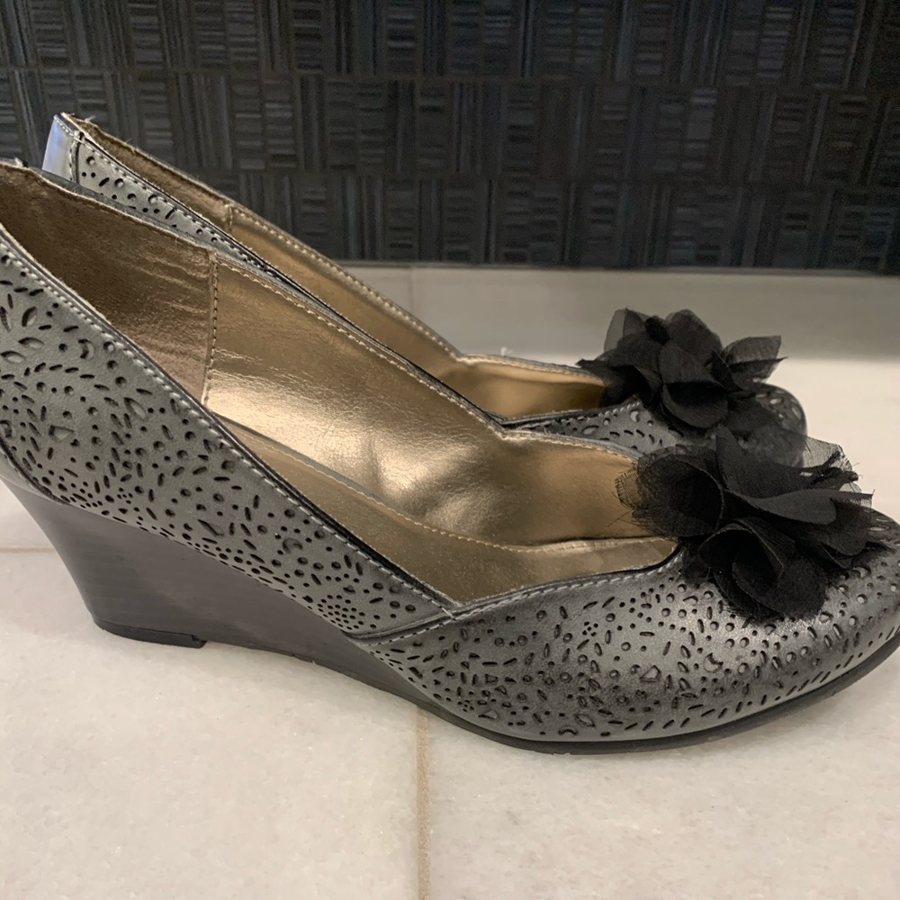 Gray heels - Picture 2 of 5